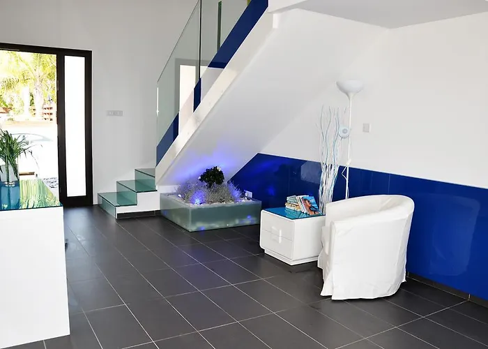 Waves Вилла Мазотос